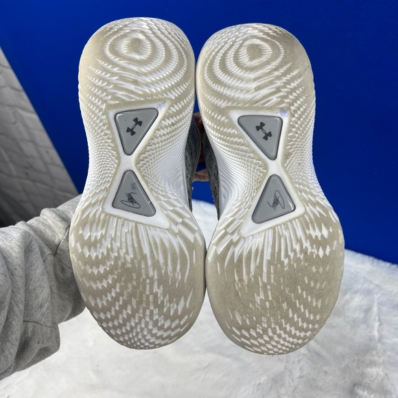 |•UNDER ARMOUR•| Steph Curry Flow 9 Team Unisex Basketball Shoes - Picture 8 of 10